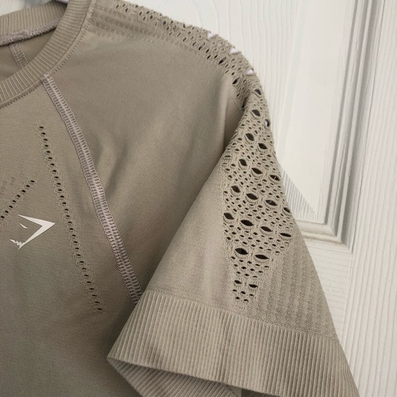 Gymshark Energy Seamless T-Shirt in Nude - Picture 5 of 9